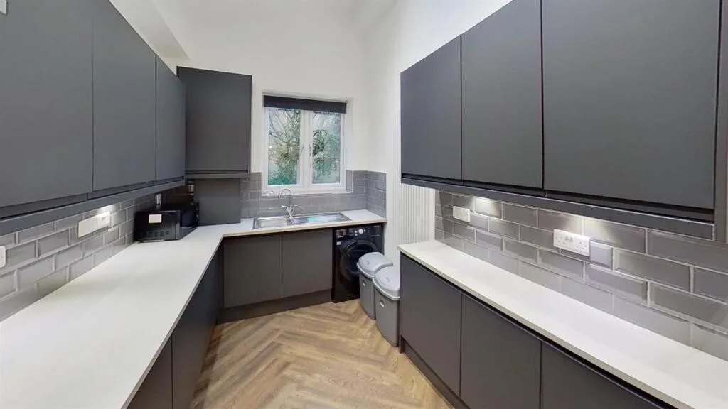 6 bedroom house for rent