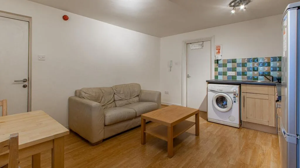 1 bedroom private hall for rent