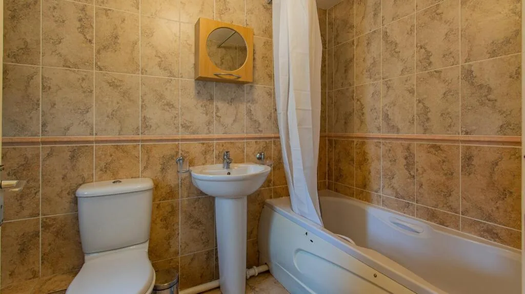 1 bedroom private hall for rent