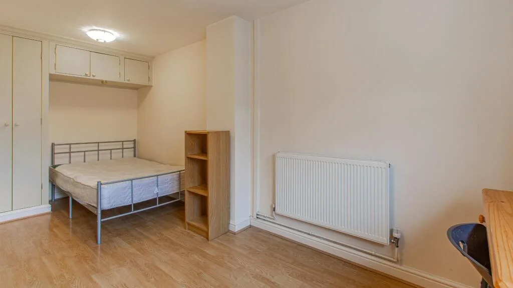 1 bedroom private hall for rent