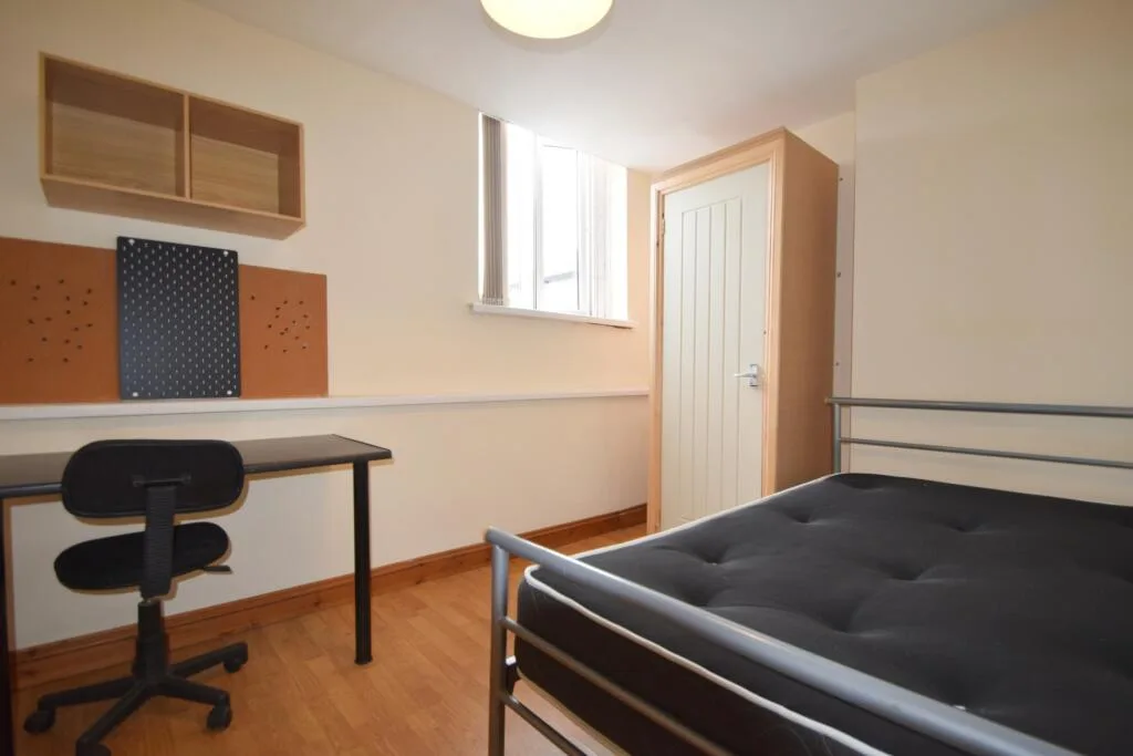 1 bedroom house share for rent