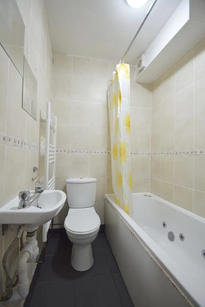 1 bedroom house share for rent