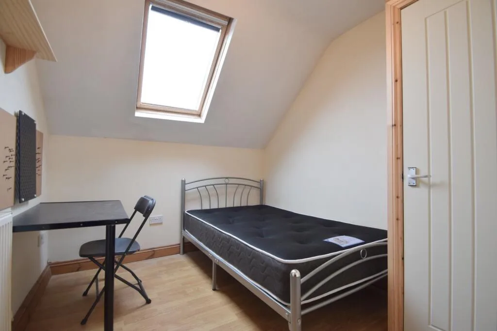 1 bedroom house share for rent