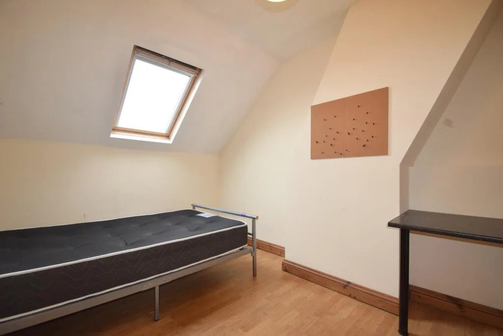 1 bedroom house share for rent