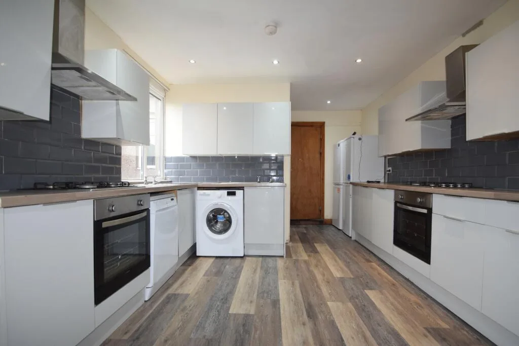 1 bedroom house share for rent