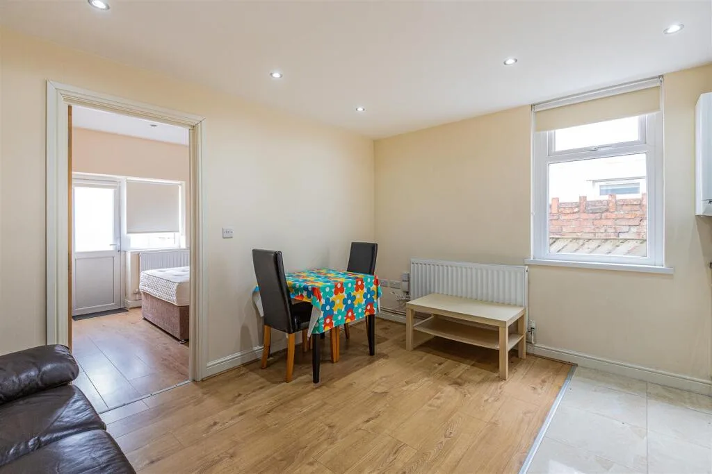 1 bedroom private hall for rent