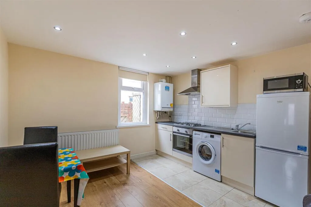 1 bedroom private hall for rent