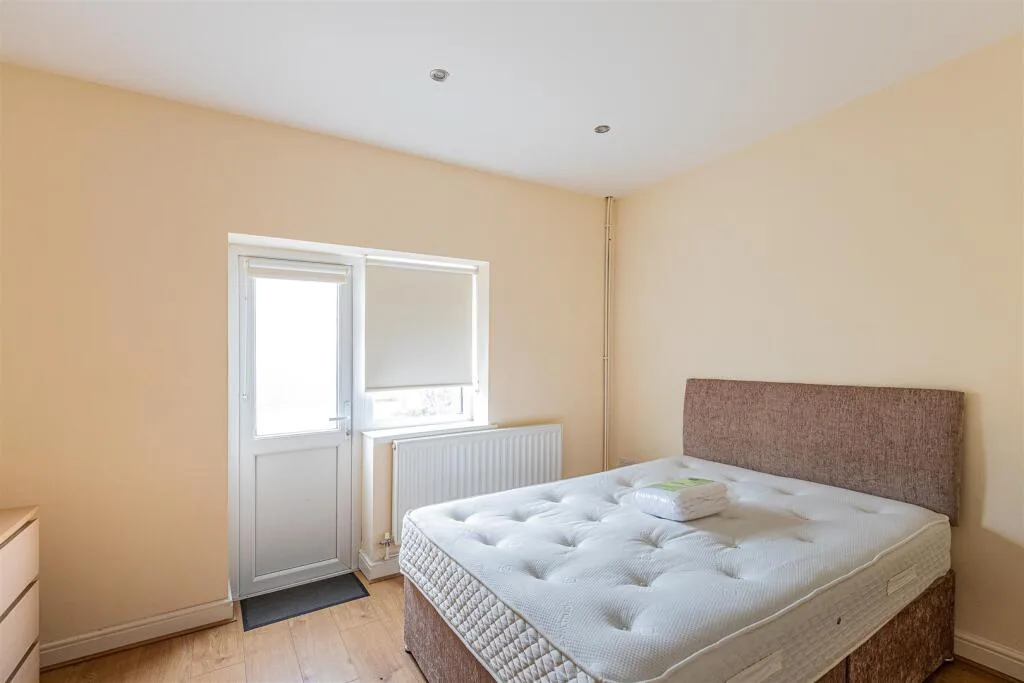 1 bedroom private hall for rent