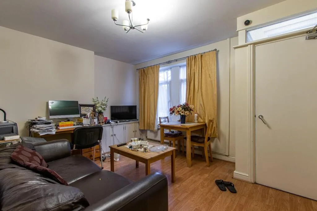 1 bedroom private hall for rent