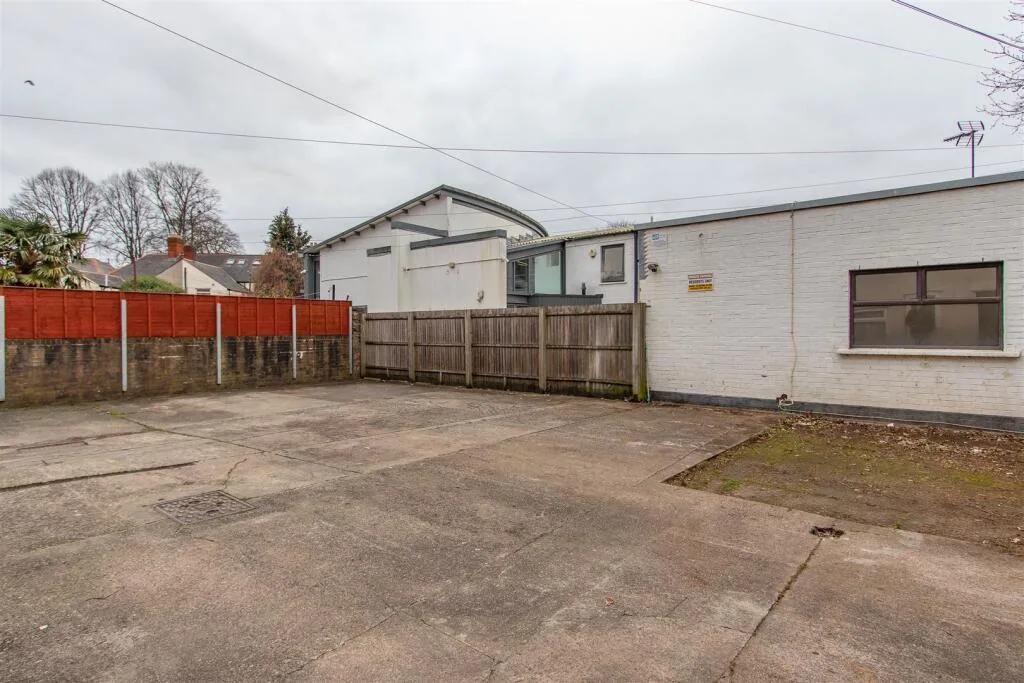 1 bedroom private hall for rent