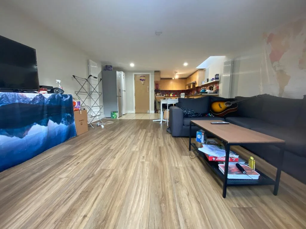 7 bedroom terraced house for rent