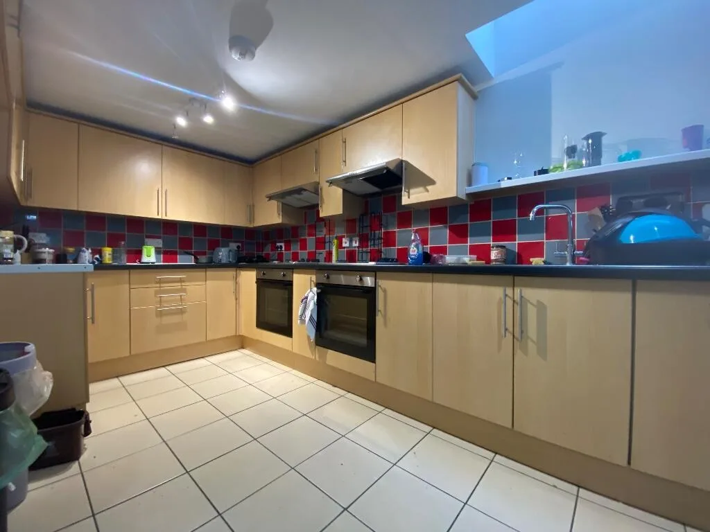 7 bedroom terraced house for rent
