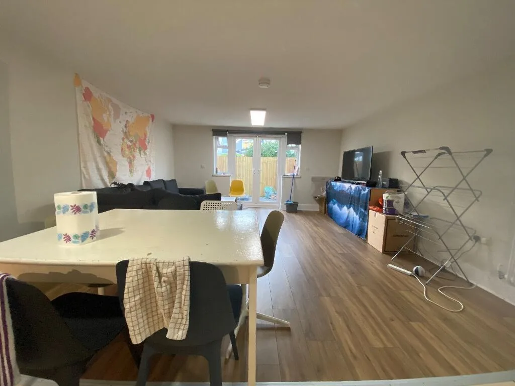 7 bedroom terraced house for rent
