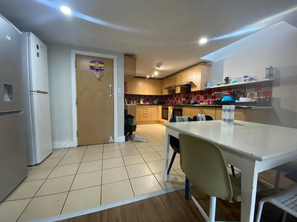 7 bedroom terraced house for rent