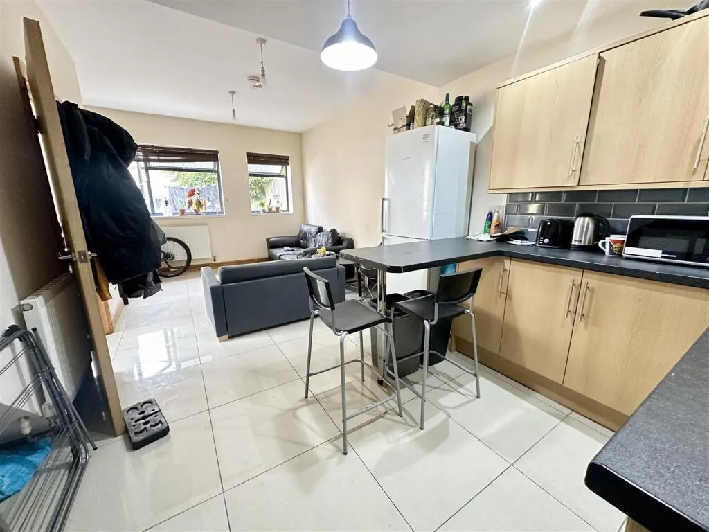 2 bedroom house for rent