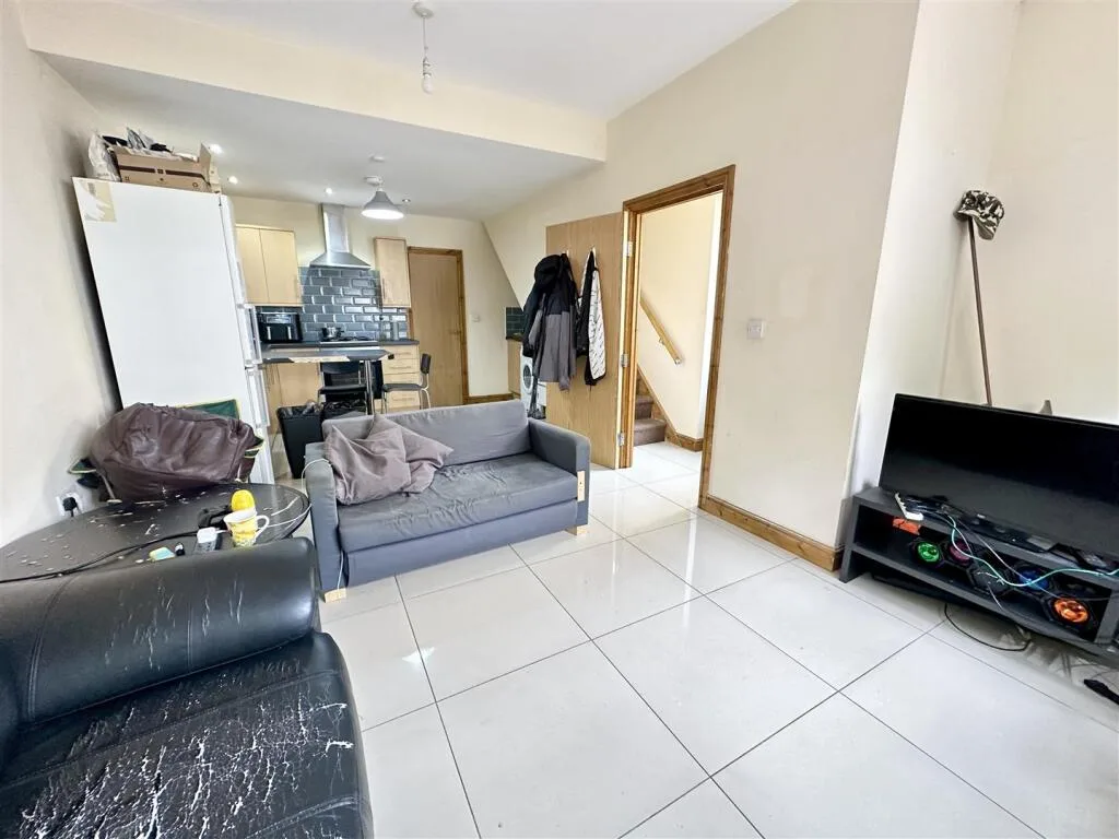 2 bedroom house for rent