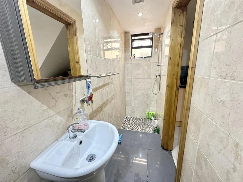 2 bedroom house for rent