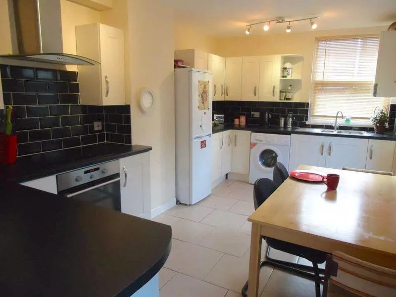 4 bedroom terraced house for rent
