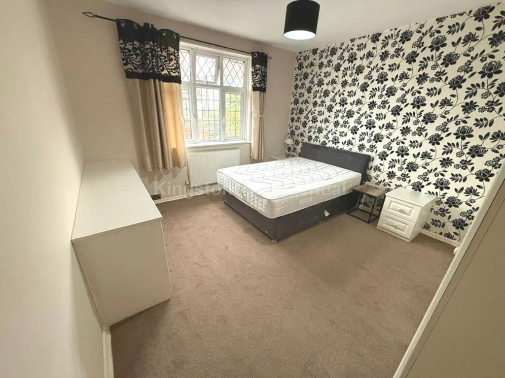 4 bedroom semi-detached house for rent