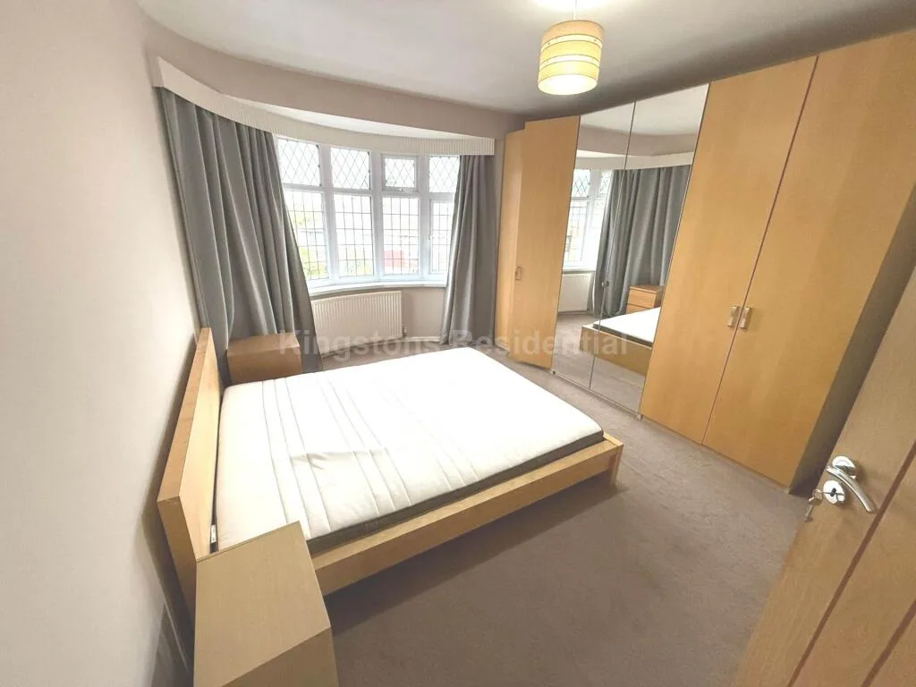 4 bedroom semi-detached house for rent