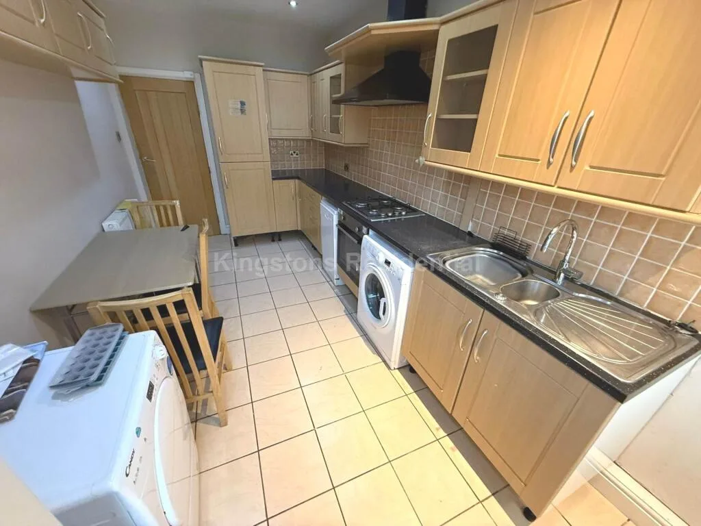 4 bedroom semi-detached house for rent