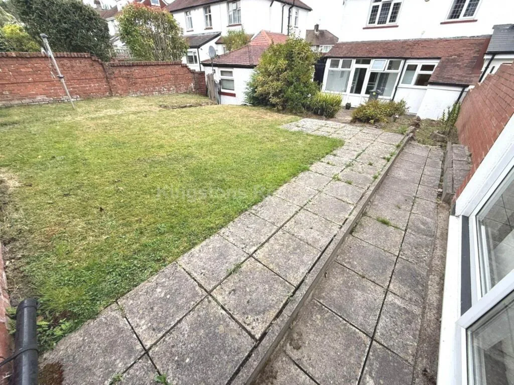4 bedroom semi-detached house for rent