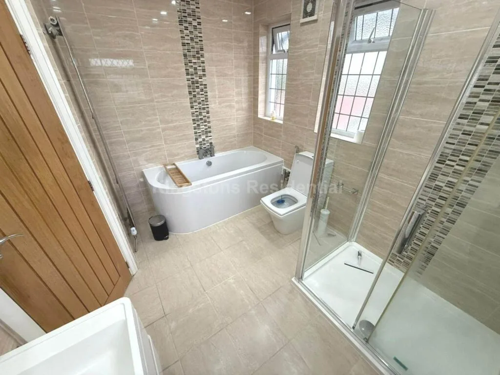 4 bedroom semi-detached house for rent