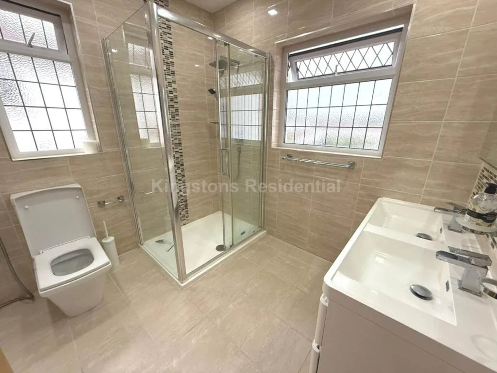 4 bedroom semi-detached house for rent