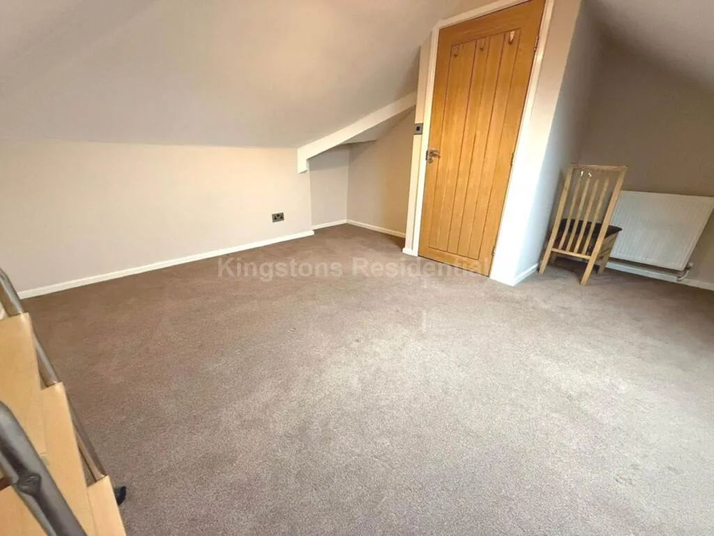 4 bedroom semi-detached house for rent