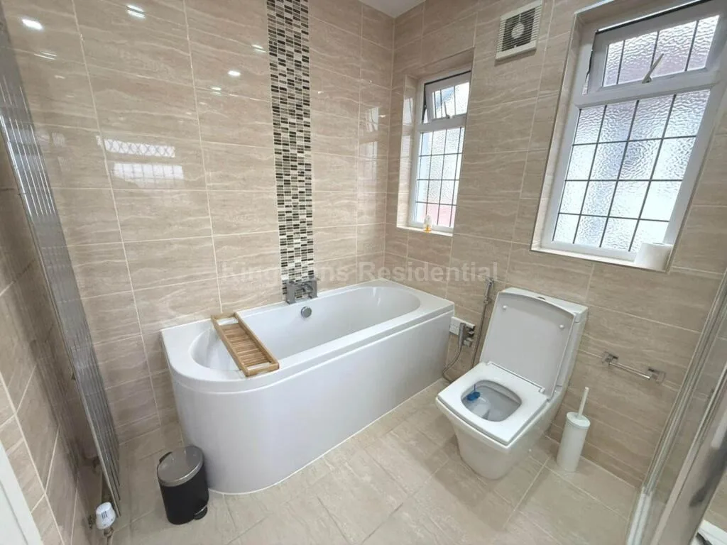 4 bedroom semi-detached house for rent