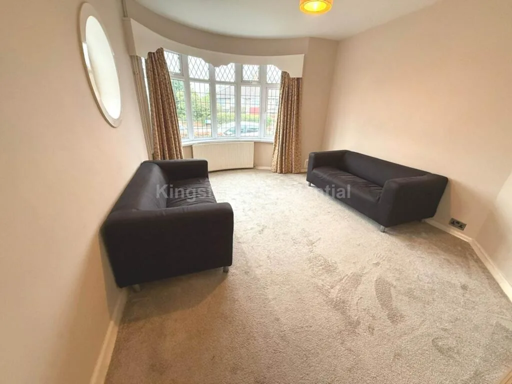 4 bedroom semi-detached house for rent