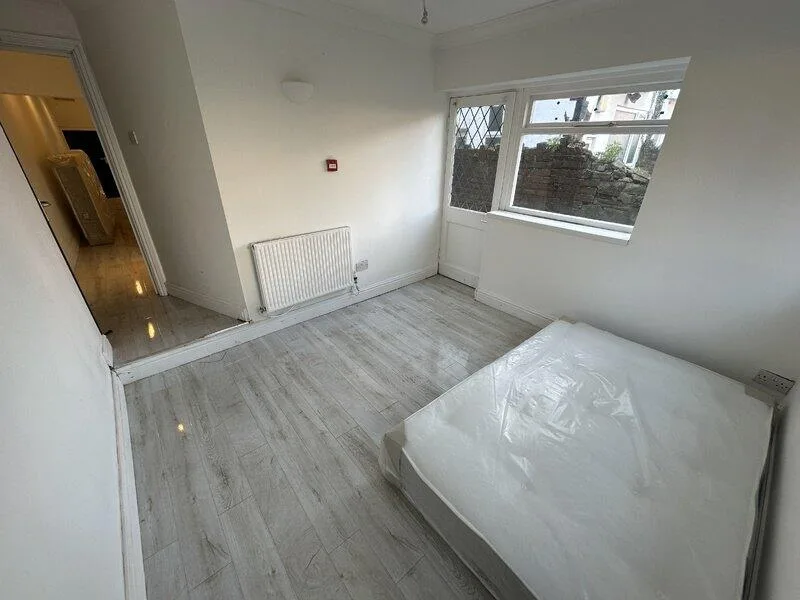 4 bedroom flat for rent