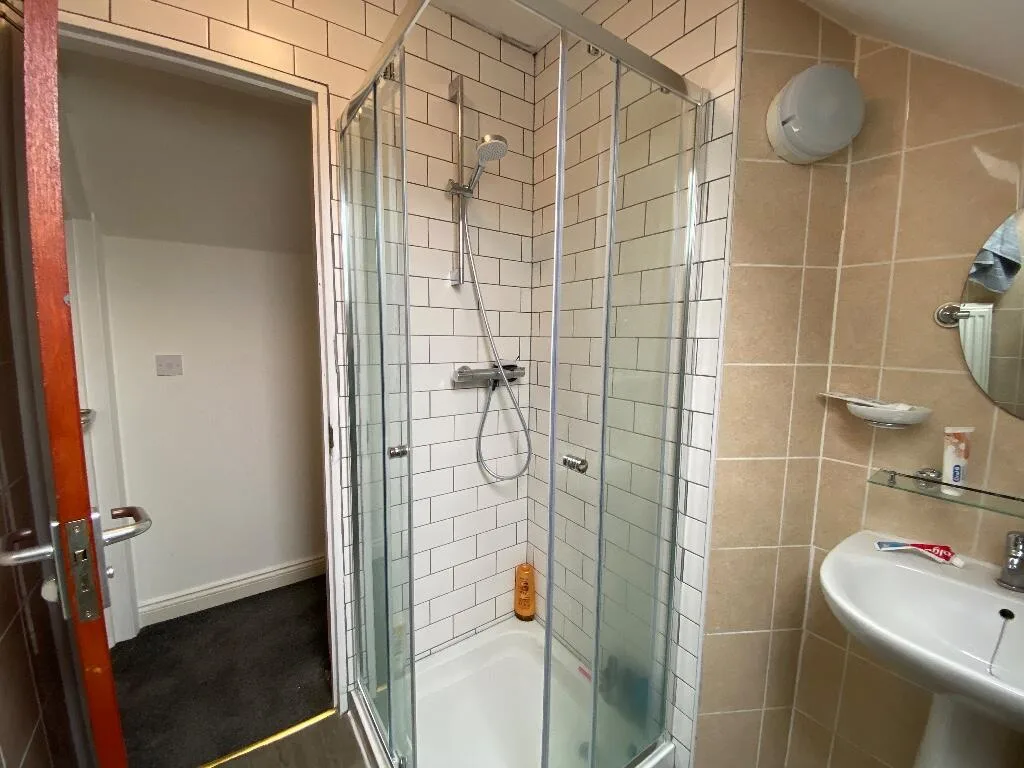 6 bedroom terraced house for rent