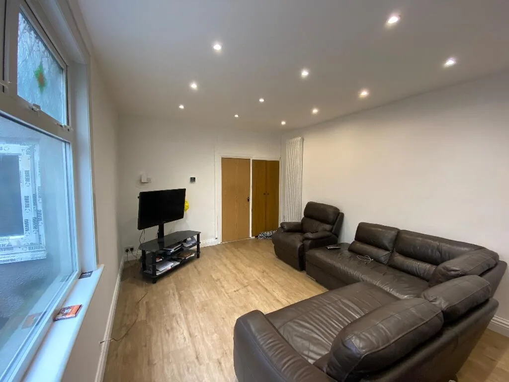 6 bedroom terraced house for rent