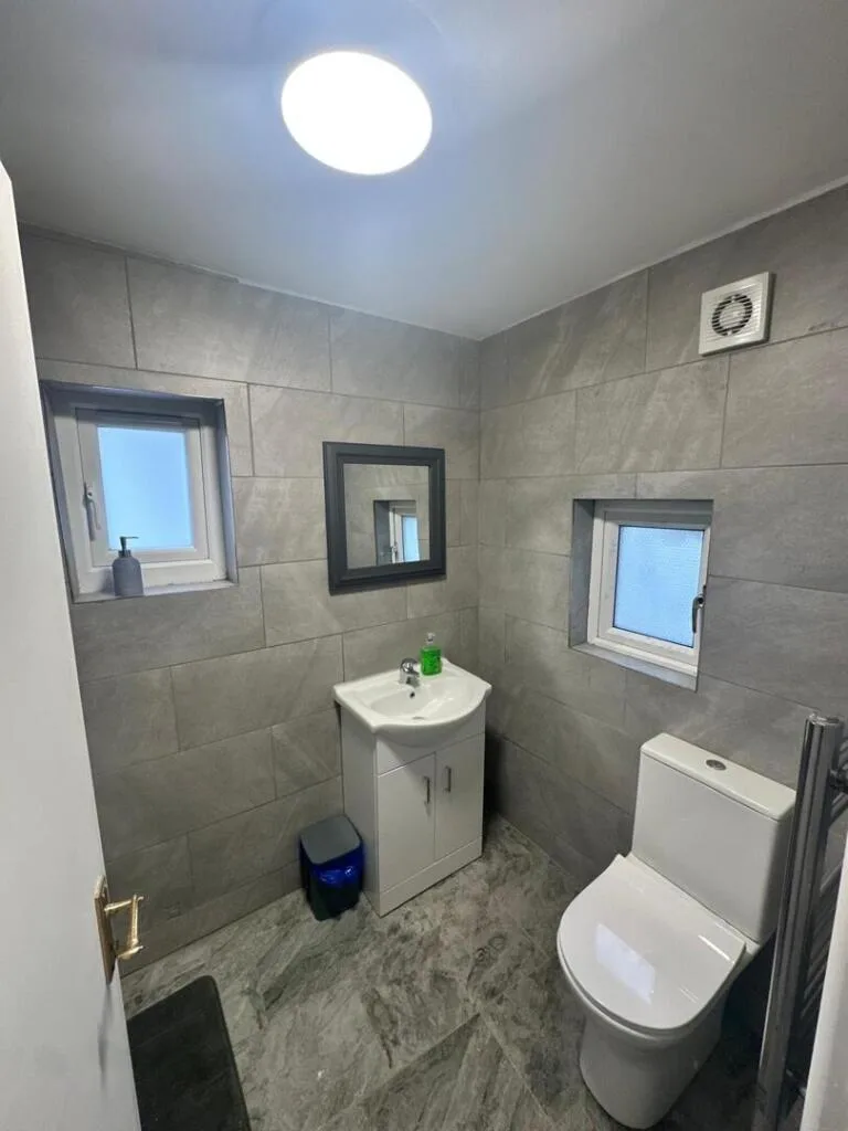 5 bedroom terraced house for rent