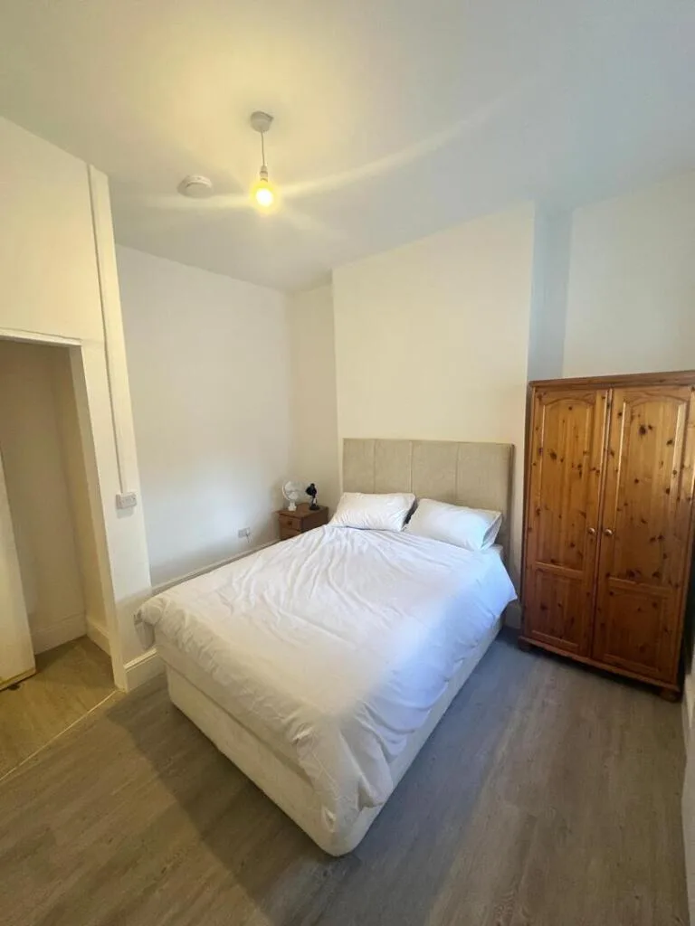 5 bedroom terraced house for rent