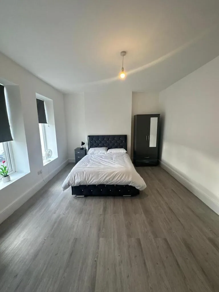 5 bedroom terraced house for rent