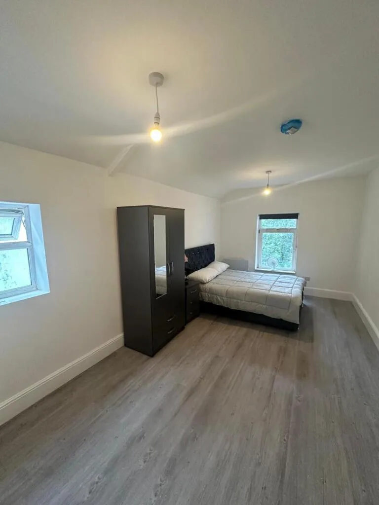 5 bedroom terraced house for rent