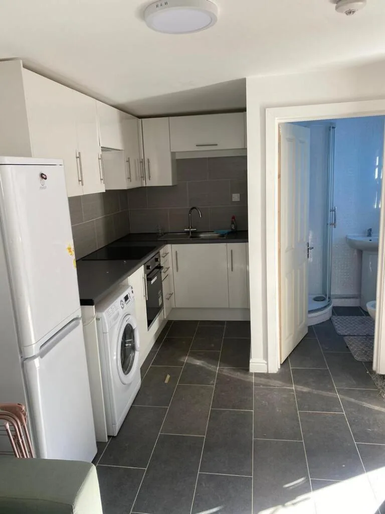 6 bedroom terraced house for rent