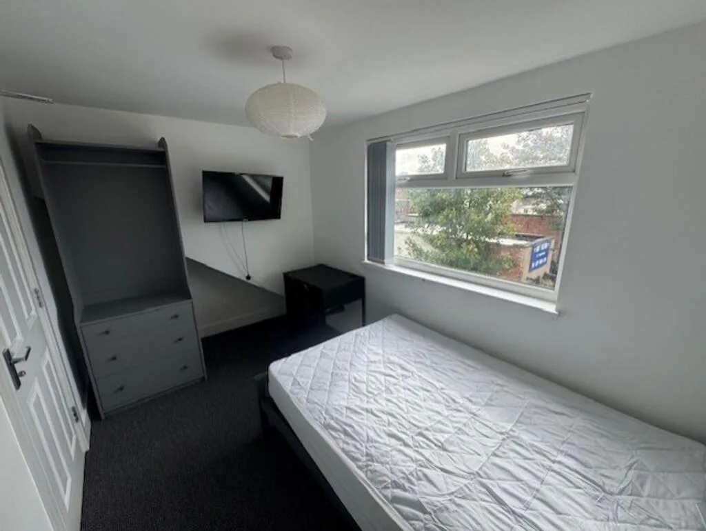 5 bedroom house for rent