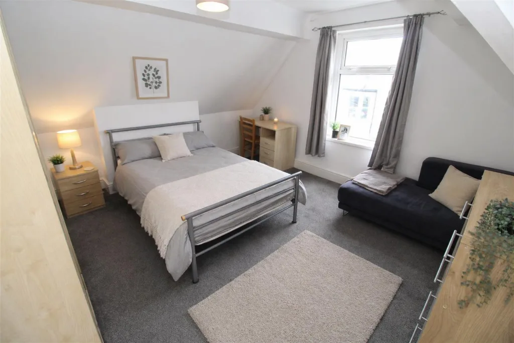 4 bedroom flat for rent