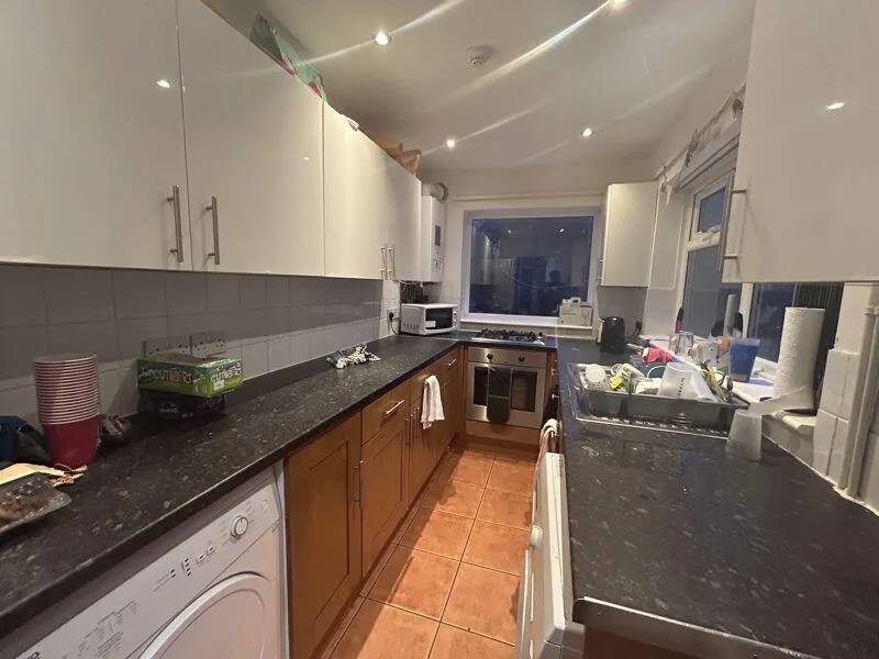 4 bedroom house of multiple occupation for rent