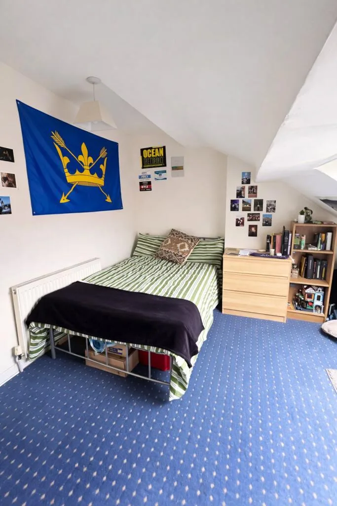 5 bedroom semi-detached house for rent