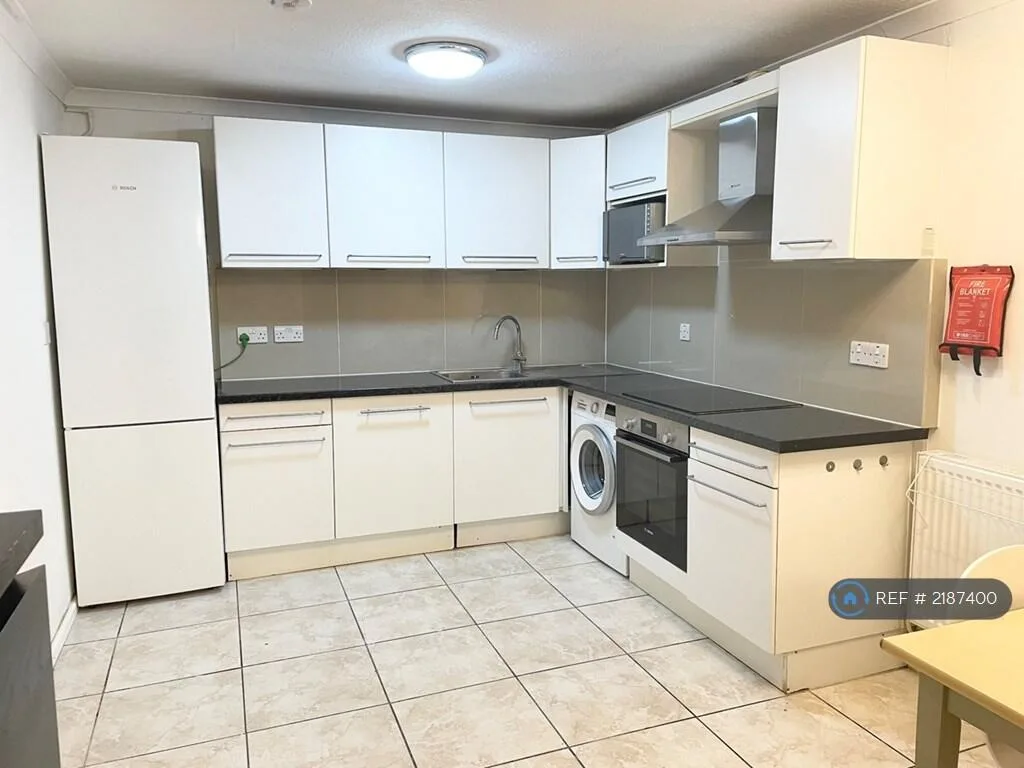 3 bedroom flat for rent