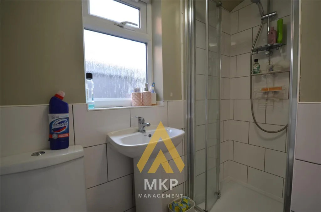 5 bedroom terraced house for rent