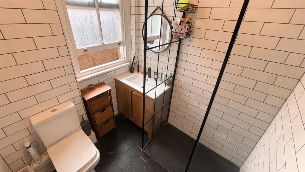 1 bedroom house share for rent