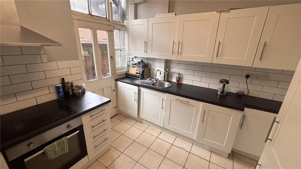 1 bedroom house share for rent