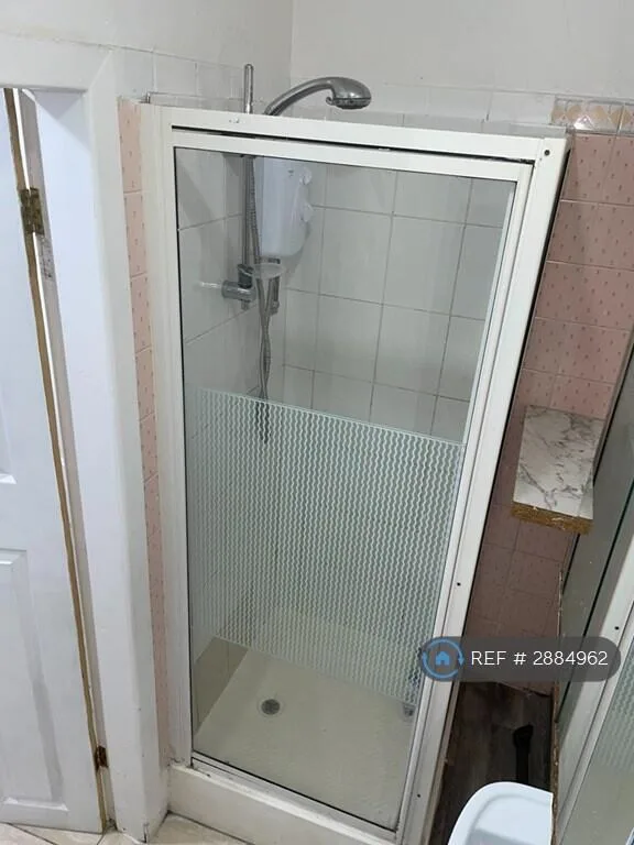 1 bedroom house share for rent