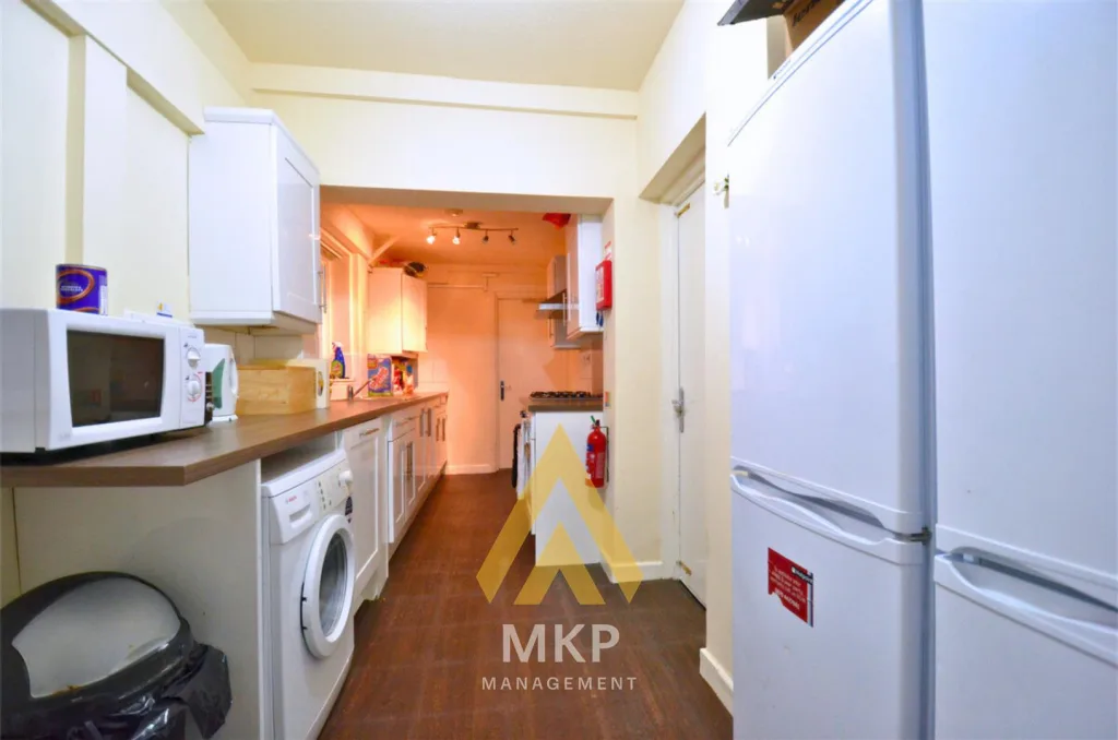 5 bedroom terraced house for rent