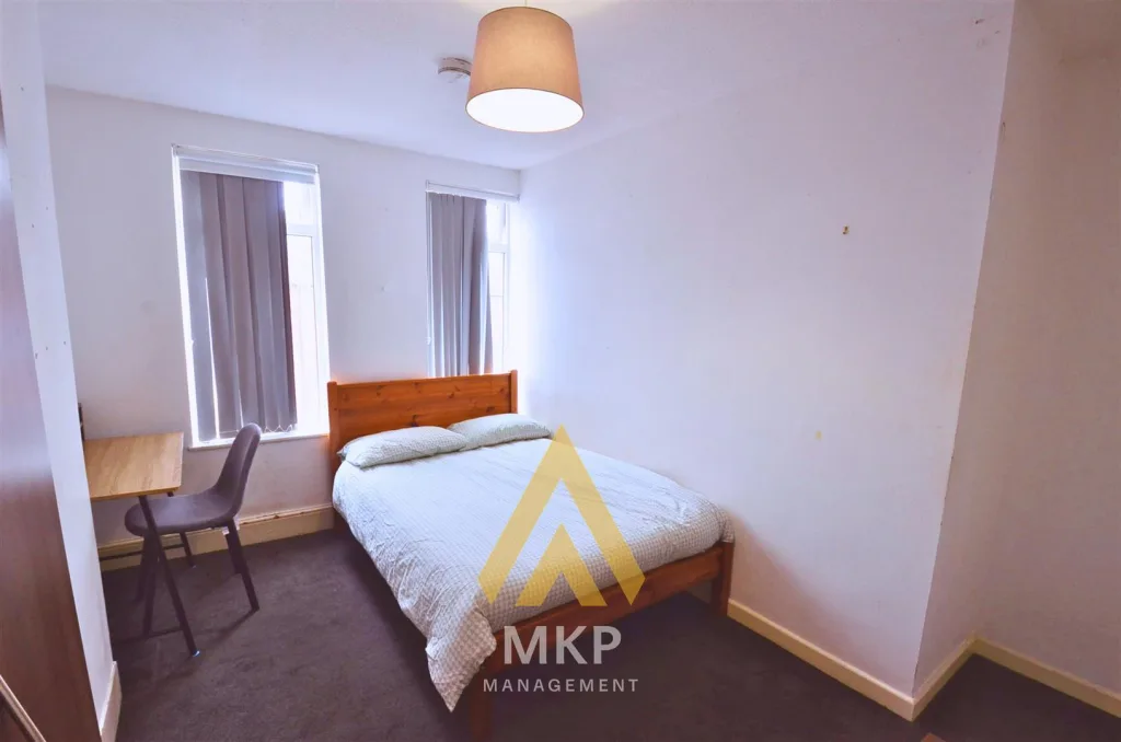 5 bedroom terraced house for rent